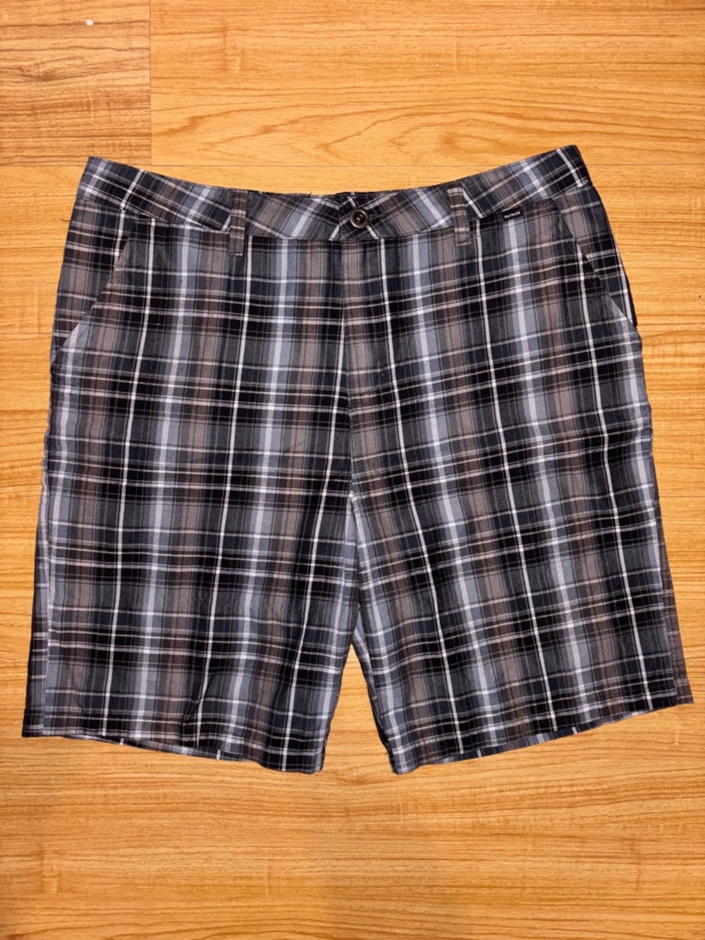 Hurley Men's Black and Gray Plaid Flat-Front Shorts